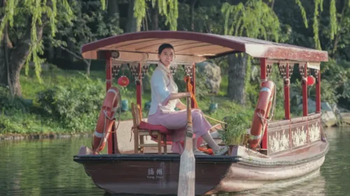 From tour guide to helm: Xu Shunmei rows her way to a 100 million-yuan enterprise
